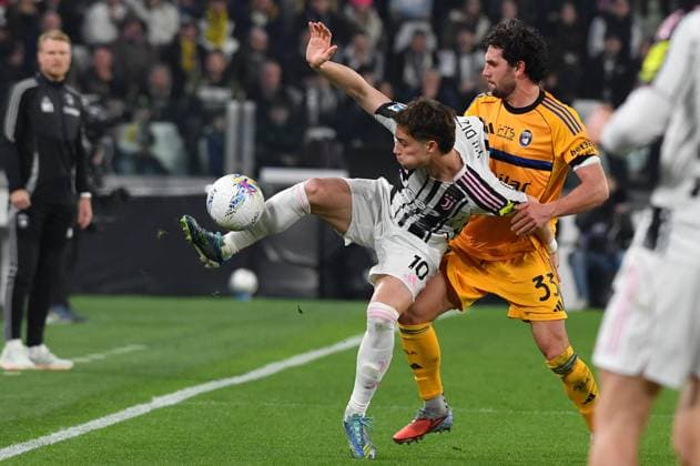 Foto IPP Massimo Rana Torino 07-03-2026 Calcio Campionato di Serie A 2025 2026 Juventus-Pisa nella foto kenan yildiz contrastato da Arturo Calabresi Italy Photo Press - World Copyright italy ITALY  Copyright: xR4924_italyphotopressx