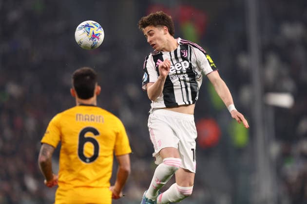 Kenan Yildiz (Juventus Fc) und Marius Marin (Pisa Sc) battle for the ball, Serie A, Juventus FC v Pisa SC , Allianz Stadium, March 7, 2026, Turin, Italy.