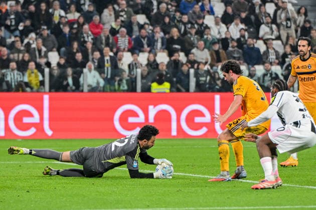 PisaÕs goalkeeper David Nicolas in action during the Serie A soccer match between Juventus and Pisa at the Allianz Stadium in Genoa, Italy - Saturday, March 07, 2026. - Soccer .  Copyright: xTanoxPecoraro LaPressex