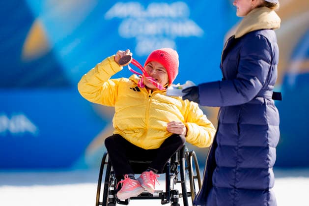VAL DI FIEMME, ITALIEN 20260307 Tysklands Anja Wicker under lördagens medaljcermoni skidskytte 7,5km sprint pa Tesero Cross-Country Skiing Stadium under Paralympics 2026. TESERO ITALIEN 2026 x10500x *** VAL DI FIEMME, ITALY 20260307 Germanys Anja Wicker during Saturdays medal ceremony biathlon 7.5km sprint at Tesero Cross Country Skiing Stadium during the 2026 Paralympics TESERO ITALY 2026 x10500x  Copyright: xOscarxOlsson ParasportxSverige xTTx PARALYMPICS 2026 LÄNGDSKIDOR