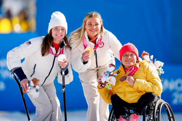 VAL DI FIEMME, ITALIEN 20260307 USAs Kendall Gretsch, USAs Oksana Masters och Tysklands Anja Wicker under lördagens medaljcermoni skidskytte 7,5km sprint pa Tesero Cross-Country Skiing Stadium under Paralympics 2026. TESERO ITALIEN 2026 x10500x *** VAL DI FIEMME, ITALY 20260307 USAs Kendall Gretsch, USAs Oksana Masters and Germanys Anja Wicker during Saturdays medal ceremony biathlon 7.5km sprint at Tesero Cross Country Skiing Stadium during the 2026 Paralympics TESERO ITALY 2026 x10500x  Copyright: xOscarxOlsson ParasportxSverige xTTx PARALYMPICS 2026 LÄNGDSKIDOR