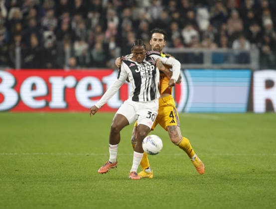 Jonathan David of Juventus FC and Antonio Caracciolo of Pisa SC during the Italian Serie A, season 2025-2026, football match between Juventus FC and Pisa SC on 07 March 2026 at Allianz Stadium, Turin, Italy. Photo, Nderim Kaceli  Copyright: xNderimxKaceli IPAxSportx xipa-agency.netx xx IPA_72532968 IPA_Agency_IPA72532968