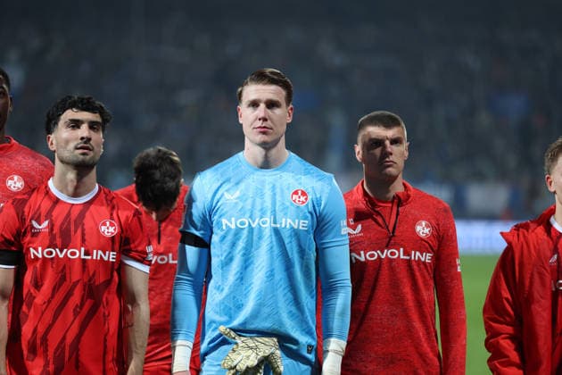 07.03.2026, xrekx, Fussball 2.Bundesliga, VfL Bochum - 1.FC Kaiserslautern v.l. Mahir Emreli (1.FC Kaiserslautern) Julian Krahl (1.FC Kaiserslautern) Erik Wekesser (1.FC Kaiserslautern) enttaeuscht, enttäuscht, schaut enttaeuscht, traurig, frustriert, niedergeschlagen, disappointed, sad, frustrated bedankt bedanken sich bei den Fans, the player thanks the fans for their support (DFL DFB REGULATIONS PROHIBIT ANY USE OF PHOTOGRAPHS as IMAGE SEQUENCES and or QUASI-VIDEO) Bochum