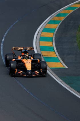 7th March 2026: Melbourne Grand Prix Circuit, Melbourne, Victoria, Australia: Formula One Australian Grand Prix, Qualifying Day; Oscar Piastri of Australia driving the 81 McLaren Mastercard MCL40 Mercedes AMG enters turn 2  DavidxWoodley Content restricted for UK based newspaper
