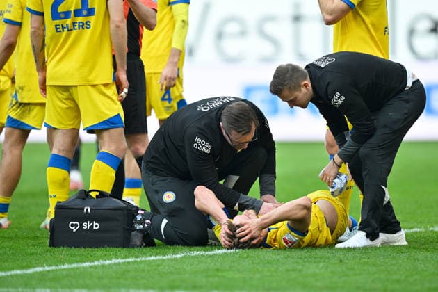 Paderborn, Home Deluxe Arena, 07.03.26, GER, Herren, 2.Bundesliga, Saison 2025-2026, SC Paderborn 07 - Eintracht Braunschweig Bild: Verletzt, Verletzung, Schmerzen Lukas FRENKERT (Braunschweig) DFL regulations prohibit any use of photographs as image sequences and or quasi-video. NRW Deutschland