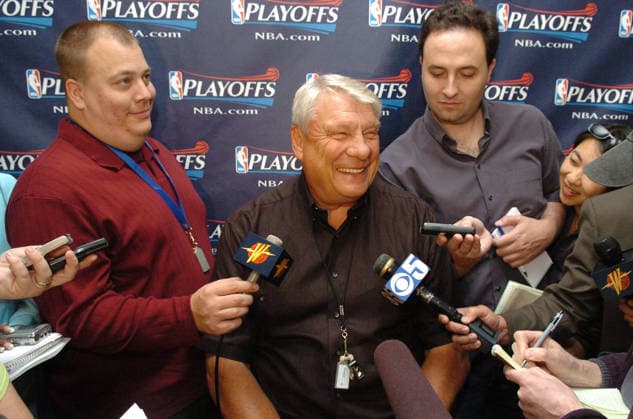 Golden State Warriors head coach DON NELSON laughs during an interview at the Warriors practice facility in Oakland on Wednesday May 16, 2007 following their loss against the Utah Jazz on Tuesday which eliminated them from the NBA, Basketball Herren, USA playoffs. (Sean Connelley The Oakland Tribune) OAKLAND CA USA Copyright: xSeanxConnelleyx