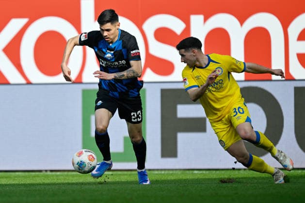 Paderborn, Home Deluxe Arena, 07.03.26, GER, Herren, 2.Bundesliga, Saison 2025-2026, SC Paderborn 07 - Eintracht Braunschweig Bild: v.li. im Zweikampf Raphael OBERMAIR (Paderborn) und Robin Heußer (Braunschweig) DFL regulations prohibit any use of photographs as image sequences and or quasi-video. NRW Deutschland