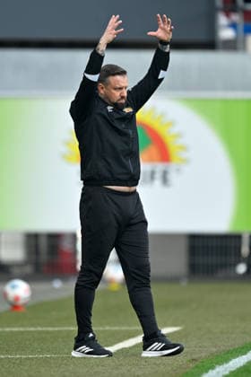 Paderborn, Home Deluxe Arena, 07.03.26, GER, Herren, 2.Bundesliga, Saison 2025-2026, SC Paderborn 07 - Eintracht Braunschweig Bild: Trainer Heiner BACKHAUS (Braunschweig) DFL regulations prohibit any use of photographs as image sequences and or quasi-video. NRW Deutschland