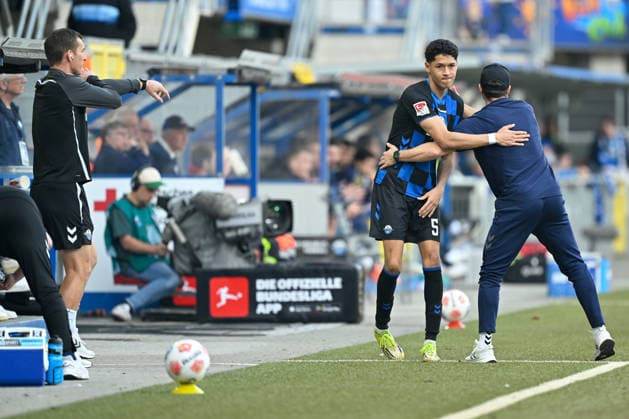 Paderborn, Home Deluxe Arena, 07.03.26, GER, Herren, 2.Bundesliga, Saison 2025-2026, SC Paderborn 07 - Eintracht Braunschweig Bild: v.li. Santiago CASTANEDA (Paderborn) und Trainer Ralf KETTEMANN (Paderborn) DFL regulations prohibit any use of photographs as image sequences and or quasi-video. NRW Deutschland