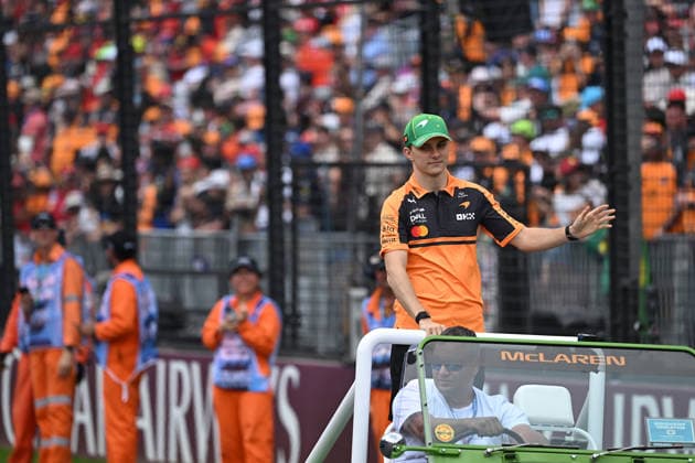 2026 AUSTRALIAN F1 GRAND PRIX, Oscar Piastri of McLaren (right) rides in a Mini Moke during the drivers parade as part of the 2026 Australian Grand Prix at Albert Park Circuit in Melbourne, Sunday, March 8, 2026. ( NO ARCHIVING, EDITORIAL USE ONLY MELBOURNE VICTORIA AUSTRALIA  Copyright: xJAMESxROSSx 20260308115448218619