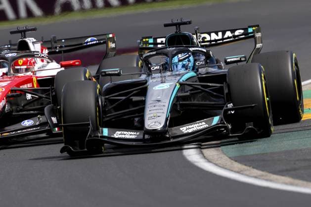MELBOURNE - Charles Leclerc (Ferrari) and George Russell (Mercedes) during the race at Albert Park Circuit in the lead-up to the Australian Grand Prix. SANDER KONING ANP xVIxANPxSportx xxANPxIVx 552739108 originalFilename: 552739108.jpg