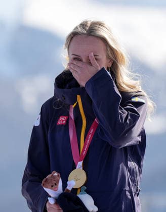 (260308) -- CORTINA D AMPEZZO, March 8, 2026 -- Gold medalist Ebba Aarsjoe of Sweden reacts during the awarding ceremony after the para alpine skiing women s downhill standing match at the Milan-Cortina 2026 Paralympic Winter games, Winterspiele,Spiele, Summer games in Cortina D ampezzo, Italy, March 7, 2026. ) (SP)ITALY-CORTINA D AMPEZZO-PARALYMPIC WINTER GAMES-PARA ALPINE SKIING-WOMEN S DOWNHILL STANDING WangxKaiyan 