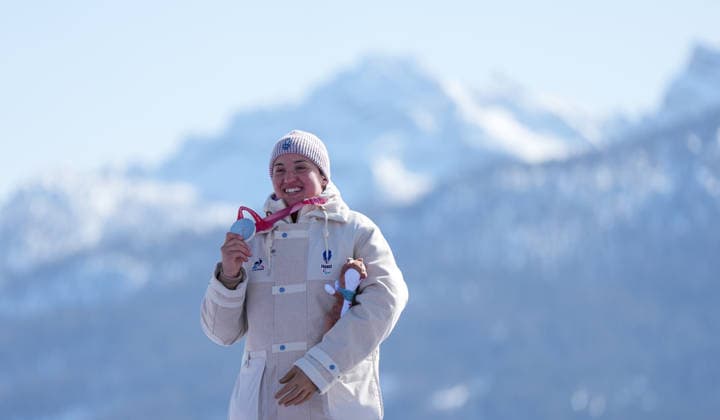 (260308) -- CORTINA D AMPEZZO, March 8, 2026 -- Silver medalist Aurelie Richard of France reacts during the awarding ceremony after the para alpine skiing women s downhill standing match at the Milan-Cortina 2026 Paralympic Winter games, Winterspiele,Spiele, Summer games in Cortina D ampezzo, Italy, March 7, 2026. ) (SP)ITALY-CORTINA D AMPEZZO-PARALYMPIC WINTER GAMES-PARA ALPINE SKIING-WOMEN S DOWNHILL STANDING WangxKaiyan 
