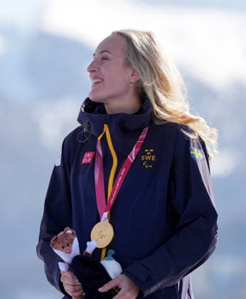 (260308) -- CORTINA D AMPEZZO, March 8, 2026 -- Gold medalist Ebba Aarsjoe of Sweden reacts during the awarding ceremony after the para alpine skiing women s downhill standing match at the Milan-Cortina 2026 Paralympic Winter games, Winterspiele,Spiele, Summer games in Cortina D ampezzo, Italy, March 7, 2026. ) (SP)ITALY-CORTINA D AMPEZZO-PARALYMPIC WINTER GAMES-PARA ALPINE SKIING-WOMEN S DOWNHILL STANDING WangxKaiyan 
