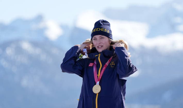 (260308) -- CORTINA D AMPEZZO, March 8, 2026 -- Gold medalist Ebba Aarsjoe of Sweden reacts during the awarding ceremony after the para alpine skiing women s downhill standing match at the Milan-Cortina 2026 Paralympic Winter games, Winterspiele,Spiele, Summer games in Cortina D ampezzo, Italy, March 7, 2026. ) (SP)ITALY-CORTINA D AMPEZZO-PARALYMPIC WINTER GAMES-PARA ALPINE SKIING-WOMEN S DOWNHILL STANDING WangxKaiyan 