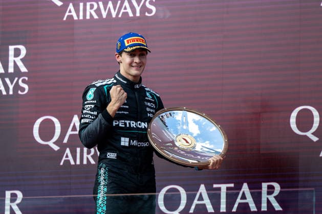 George Russell (Mercedes-AMG Petronas F1 Team, Großbritannien, 63) jubelt auf dem Podium bei der Siegerehrung ueber den Sieg, AUS, Formel 1 Weltmeisterschaft, Australian Grand Prix, Albert Park Circuit, Melbourne, Rennen, Saison 2026, 08.03.2026 AUS, Formel 1 Weltmeisterschaft, Australian Grand Prix, Albert Park Circuit, Melbourne, Rennen, Saison 2026, 08.03.2026 Melbourne Copyright: xEibner-Pressefoto Memmlerx EP_MMR