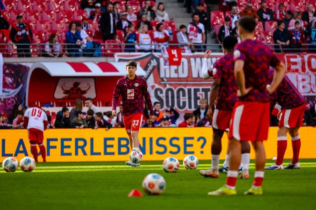 Andrija Maksimovic (RB Leipzig, 33) beim Warm Up vor dem Spiel , RB Leipzig vs. FC Augsburg, Fussball, 1. Bundesliga, 25. Spieltag, Saison 2025 2026, 07.03.2026,¨ DFL REGULATIONS PROHIBIT ANY USE OF PHOTOGRAPHS AS IMAGE SEQUENCES AND OR QUASI-VIDEO,¨ RB Leipzig vs. FC Augsburg, Fussball, 1. Bundesliga, 25. Spieltag, Saison 2025 2026, 07.03.2026 Leipzig