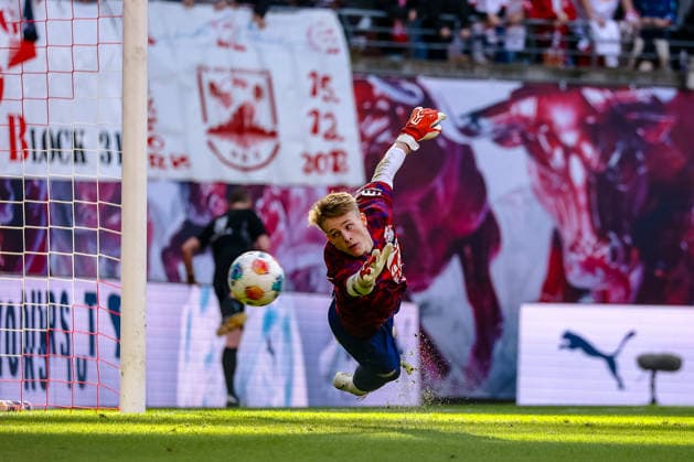 Elian Haehner (RB Leipzig) beim Warm Up vor dem Spiel , RB Leipzig vs. FC Augsburg, Fussball, 1. Bundesliga, 25. Spieltag, Saison 2025 2026, 07.03.2026,¨ DFL REGULATIONS PROHIBIT ANY USE OF PHOTOGRAPHS AS IMAGE SEQUENCES AND OR QUASI-VIDEO,¨ RB Leipzig vs. FC Augsburg, Fussball, 1. Bundesliga, 25. Spieltag, Saison 2025 2026, 07.03.2026 Leipzig