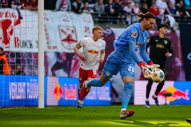 Maarten Vandevoordt (RB Leipzig, 26) haelt den Ball, RB Leipzig vs. FC Augsburg, Fussball, 1. Bundesliga, 25. Spieltag, Saison 2025 2026, 07.03.2026,¨ DFL REGULATIONS PROHIBIT ANY USE OF PHOTOGRAPHS AS IMAGE SEQUENCES AND OR QUASI-VIDEO,¨ RB Leipzig vs. FC Augsburg, Fussball, 1. Bundesliga, 25. Spieltag, Saison 2025 2026, 07.03.2026 Leipzig