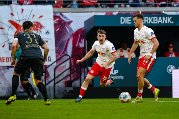 Christoph Baumgartner (RB Leipzig, 14) am Ball, Brajan Gruda (RB Leipzig, 10), RB Leipzig vs. FC Augsburg, Fussball, 1. Bundesliga, 25. Spieltag, Saison 2025 2026, 07.03.2026,¨ DFL REGULATIONS PROHIBIT ANY USE OF PHOTOGRAPHS AS IMAGE SEQUENCES AND OR QUASI-VIDEO,¨ RB Leipzig vs. FC Augsburg, Fussball, 1. Bundesliga, 25. Spieltag, Saison 2025 2026, 07.03.2026 Leipzig