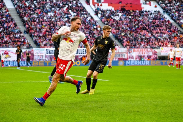 David Raum (RB Leipzig, 22), Anton Kade (FC Augsburg, 30), RB Leipzig vs. FC Augsburg, Fussball, 1. Bundesliga, 25. Spieltag, Saison 2025 2026, 07.03.2026,¨ DFL REGULATIONS PROHIBIT ANY USE OF PHOTOGRAPHS AS IMAGE SEQUENCES AND OR QUASI-VIDEO,¨ RB Leipzig vs. FC Augsburg, Fussball, 1. Bundesliga, 25. Spieltag, Saison 2025 2026, 07.03.2026 Leipzig