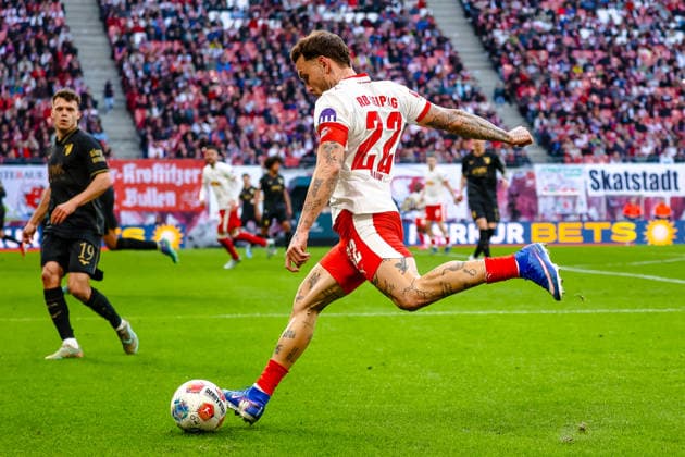 David Raum (RB Leipzig, 22) schiesst, Schuss, RB Leipzig vs. FC Augsburg, Fussball, 1. Bundesliga, 25. Spieltag, Saison 2025 2026, 07.03.2026,¨ DFL REGULATIONS PROHIBIT ANY USE OF PHOTOGRAPHS AS IMAGE SEQUENCES AND OR QUASI-VIDEO,¨ RB Leipzig vs. FC Augsburg, Fussball, 1. Bundesliga, 25. Spieltag, Saison 2025 2026, 07.03.2026 Leipzig