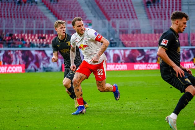 David Raum (RB Leipzig, 22), Anton Kade (FC Augsburg, 30), RB Leipzig vs. FC Augsburg, Fussball, 1. Bundesliga, 25. Spieltag, Saison 2025 2026, 07.03.2026,¨ DFL REGULATIONS PROHIBIT ANY USE OF PHOTOGRAPHS AS IMAGE SEQUENCES AND OR QUASI-VIDEO,¨ RB Leipzig vs. FC Augsburg, Fussball, 1. Bundesliga, 25. Spieltag, Saison 2025 2026, 07.03.2026 Leipzig
