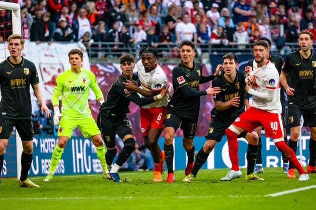 Finn Dahmen (FC Augsburg, 01), Rodrigo Ribeiro (FC Augsburg, 21), Ezechiel Banzuzi (RB Leipzig, 06), Dimitrios Giannoulis (FC Augsburg, 13), Romulo (RB Leipzig, 40) Zweikampf, Duell, Kampf, RB Leipzig vs. FC Augsburg, Fussball, 1. Bundesliga, 25. Spieltag, Saison 2025 2026, 07.03.2026,¨ DFL REGULATIONS PROHIBIT ANY USE OF PHOTOGRAPHS AS IMAGE SEQUENCES AND OR QUASI-VIDEO,¨ RB Leipzig vs. FC Augsburg, Fussball, 1. Bundesliga, 25. Spieltag, Saison 2025 2026, 07.03.2026 Leipzig