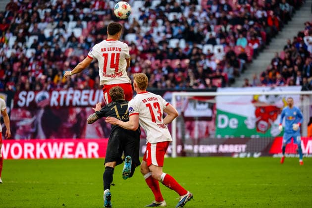 Christoph Baumgartner (RB Leipzig, 14) Kopfball, Kristijan Jakic (FC Augsburg, 17), Nicolas Seiwald (RB Leipzig, 13), RB Leipzig vs. FC Augsburg, Fussball, 1. Bundesliga, 25. Spieltag, Saison 2025 2026, 07.03.2026,¨ DFL REGULATIONS PROHIBIT ANY USE OF PHOTOGRAPHS AS IMAGE SEQUENCES AND OR QUASI-VIDEO,¨ RB Leipzig vs. FC Augsburg, Fussball, 1. Bundesliga, 25. Spieltag, Saison 2025 2026, 07.03.2026 Leipzig