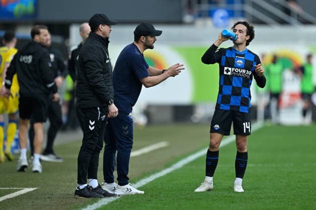 Paderborn, Home Deluxe Arena, 07.03.26, GER, Herren, 2.Bundesliga, Saison 2025-2026, SC Paderborn 07 - Eintracht Braunschweig Bild: v.li. Trainer Ralf KETTEMANN (Paderborn) und Mika BAUR (Paderborn) DFL regulations prohibit any use of photographs as image sequences and or quasi-video. NRW Deutschland