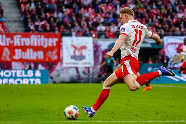 Conrad Harder (RB Leipzig, 11) Schuss, RB Leipzig vs. FC Augsburg, Fussball, 1. Bundesliga, 25. Spieltag, Saison 2025 2026, 07.03.2026,¨ DFL REGULATIONS PROHIBIT ANY USE OF PHOTOGRAPHS AS IMAGE SEQUENCES AND OR QUASI-VIDEO,¨ RB Leipzig vs. FC Augsburg, Fussball, 1. Bundesliga, 25. Spieltag, Saison 2025 2026, 07.03.2026 Leipzig