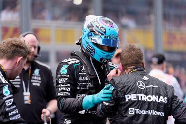 March 8, 2026, Melbourne, Victoria, Australia: 63 GEORGE RUSSELL from the Mercedes AMG Petronas F1 Team driving the Mercedes powered Mercedes W17 talks to his team prior to the start of the race at the Formula 1 Qatar Airways Australian Grand Prix 2026 at Albert Park, Melbourne, Australia. Melbourne Australia - ZUMAl303 20260308_aaf_l303_037 Copyright: xSydneyxLowx
