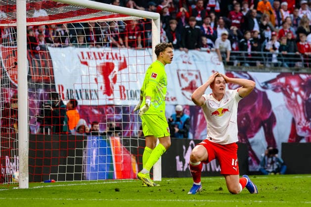 Conrad Harder (RB Leipzig, 11) fassungslos nach nicht getroffenem Tor, Finn Dahmen (FC Augsburg, 01), RB Leipzig vs. FC Augsburg, Fussball, 1. Bundesliga, 25. Spieltag, Saison 2025 2026, 07.03.2026,¨ DFL REGULATIONS PROHIBIT ANY USE OF PHOTOGRAPHS AS IMAGE SEQUENCES AND OR QUASI-VIDEO,¨ RB Leipzig vs. FC Augsburg, Fussball, 1. Bundesliga, 25. Spieltag, Saison 2025 2026, 07.03.2026 Leipzig