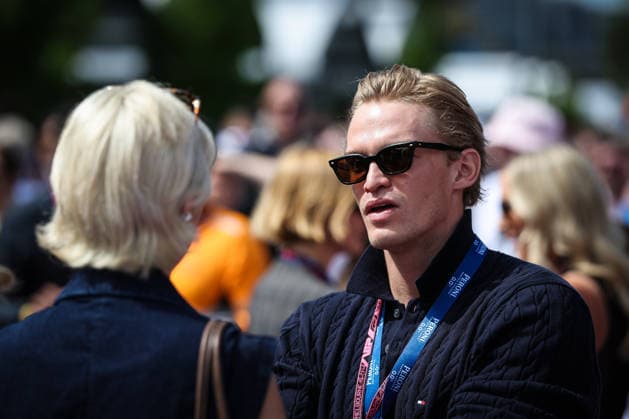 March 8, 2026, Melbourne, Victoria, Australia: MELBOURNE, AUSTRALIA - MARCH 08 2026: Cody Simpson chats to Hattie Piastri before the main race at the 2026 Australian Grand Prix at Albert Park in Melbourne, Australia Melbourne Australia - ZUMAp121 20260308_zsp_p121_017 Copyright: xChrisxPutnamx