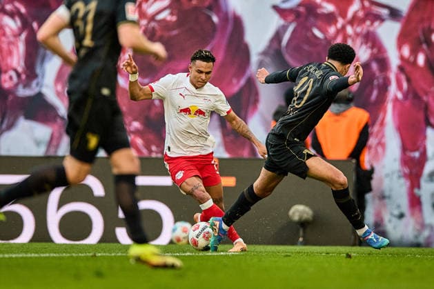07.03.2026, Fußball, Männer, Bundesliga, 2025 2026, RB Leipzig - FC Augsburg Antonio Nusa (7, RB Leipzig), Aktion, mit Ball, dringt in den Strafraum ein Leipzig Red Bull Arena Sachsen Deutschland