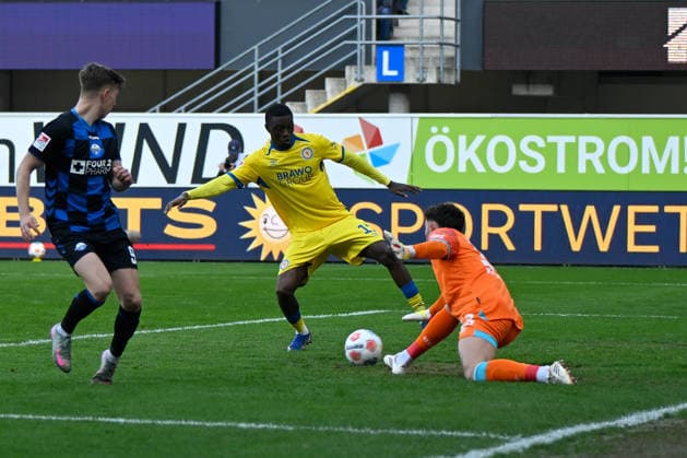 Paderborn, Home Deluxe Arena, 07.03.26, GER, Herren, 2.Bundesliga, Saison 2025-2026, SC Paderborn 07 - Eintracht Braunschweig Bild: Torchance Nick BAETZNER (Paderborn) DFL regulations prohibit any use of photographs as image sequences and or quasi-video. NRW Deutschland