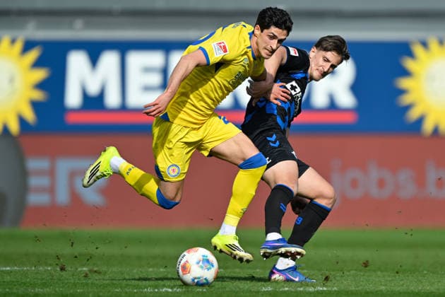 Paderborn, Home Deluxe Arena, 07.03.26, GER, Herren, 2.Bundesliga, Saison 2025-2026, SC Paderborn 07 - Eintracht Braunschweig Bild: v.li. im Zweikampf Grant-Leon RANOS (Braunschweig) und Jonah STICKER (Paderborn) DFL regulations prohibit any use of photographs as image sequences and or quasi-video. NRW Deutschland