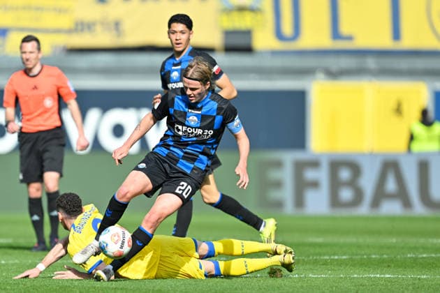 Paderborn, Home Deluxe Arena, 07.03.26, GER, Herren, 2.Bundesliga, Saison 2025-2026, SC Paderborn 07 - Eintracht Braunschweig Bild: v.li. im Zweikampf Erencan YARDIMCI (Braunschweig) und Felix GOETZE (Paderborn) DFL regulations prohibit any use of photographs as image sequences and or quasi-video. NRW Deutschland
