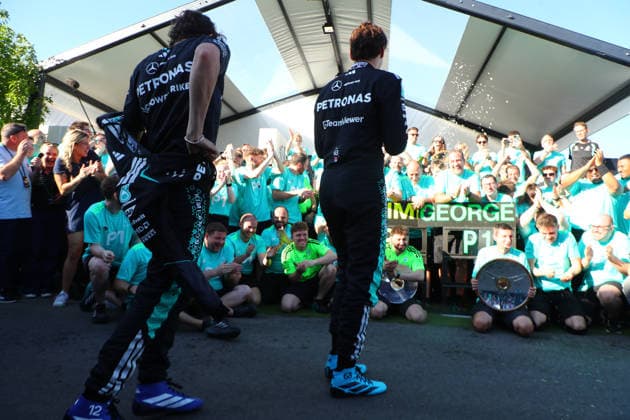 FORMULA 1 QATAR AIRWAYS AUSTRALIAN GRAND PRIX 2026 08.03.2026, Albert Park Circuit, Melbourne, FORMULA 1 QATAR AIRWAYS AUSTRALIAN GRAND PRIX 2026 ,im Bild Mercedes feiert den Doppelsieg in Melbourne., Sieger George Russell (GBR), Mercedes-AMG Petronas Formula One Team, 2.Platz für Andrea Kimi Antonelli (ITA), Mercedes-AMG Petronas Formula One Team.