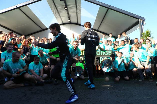 FORMULA 1 QATAR AIRWAYS AUSTRALIAN GRAND PRIX 2026 08.03.2026, Albert Park Circuit, Melbourne, FORMULA 1 QATAR AIRWAYS AUSTRALIAN GRAND PRIX 2026 ,im Bild Mercedes feiert den Doppelsieg in Melbourne., Sieger George Russell (GBR), Mercedes-AMG Petronas Formula One Team, 2.Platz für Andrea Kimi Antonelli (ITA), Mercedes-AMG Petronas Formula One Team.