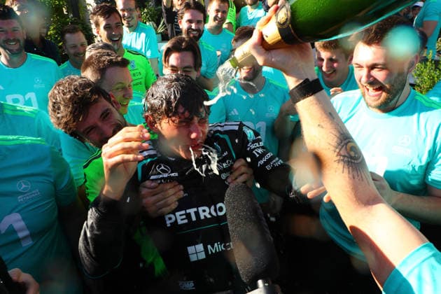 FORMULA 1 QATAR AIRWAYS AUSTRALIAN GRAND PRIX 2026 08.03.2026, Albert Park Circuit, Melbourne, FORMULA 1 QATAR AIRWAYS AUSTRALIAN GRAND PRIX 2026 ,im Bild Mercedes feiert den Doppelsieg in Melbourne., Sieger George Russell (GBR), Mercedes-AMG Petronas Formula One Team, 2.Platz für Andrea Kimi Antonelli (ITA), Mercedes-AMG Petronas Formula One Team.