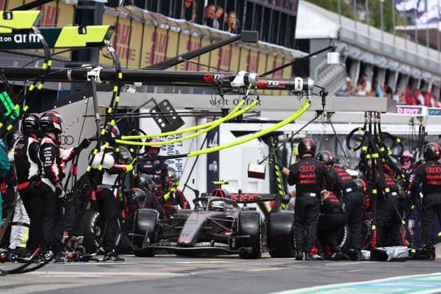 FORMULA 1 QATAR AIRWAYS AUSTRALIAN GRAND PRIX 2026 08.03.2026, Albert Park Circuit, Melbourne, FORMULA 1 QATAR AIRWAYS AUSTRALIAN GRAND PRIX 2026 ,im Bild Boxenstop bei Gabriel Bortoleto (BRA), Audi Revolut F1 Team