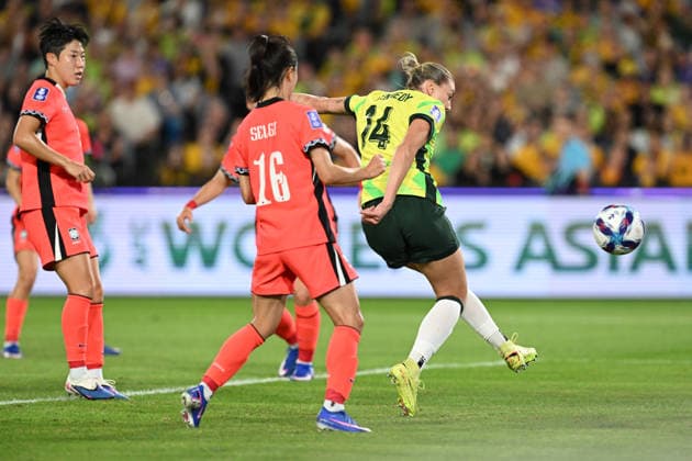 SOCCER ASIAN CUP AUSTRALIA SOUTH KOREA, Alanna Kennedy of Australia scores the equaliser with this touch during the AFC Women™s Asian Cup Group A match between Australia and South Korea at Accor Stadium in Sydney, Sunday, March 8, 2026. ( NO ARCHIVING, EDITORIAL USE ONLY SYDNEY NEW SOUTH WALES AUSTRALIA  Copyright: xDEANxLEWINSx 20260308130114073413