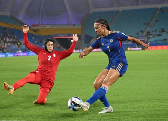 SOCCER ASIAN CUP IRAN PHILIPPINES, Atefeh Imani of Islamic Republic of Iran competes with Jael Guy of the Philippines during the AFC Women™s Asian Cup Group A match between Iran and Philippines at Gold Coast Stadium on the Gold Coast, Sunday, March 8, 2026. ( NO ARCHIVING, EDITORIAL USE ONLY GOLD COAST QUEENSLAND AUSTRALIA  Copyright: xDAVExHUNTx 20260308153289801619