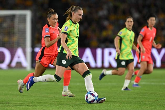 SOCCER ASIAN CUP AUSTRALIA SOUTH KOREA, Clare Hunt of Australia and Casey Phair of South Korea during the AFC Women™s Asian Cup Group A match between Australia and South Korea at Accor Stadium in Sydney, Sunday, March 8, 2026. ( NO ARCHIVING, EDITORIAL USE ONLY SYDNEY NEW SOUTH WALES AUSTRALIA  Copyright: xDEANxLEWINSx 20260308182674128078