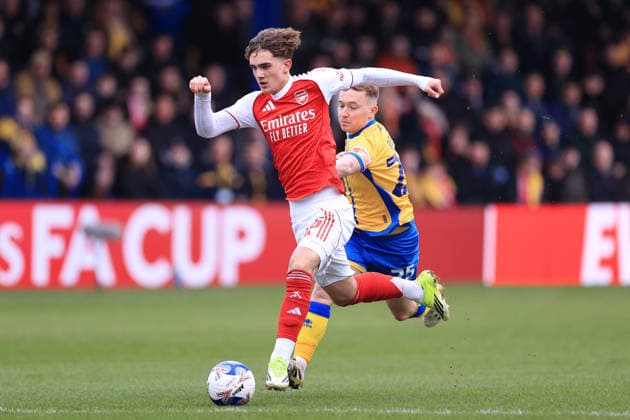 Football - FA Cup - 5th Round - Mansfield Town v Arsenal 7th March 2026 - FA Cup - 5th Round - Mansfield Town v Arsenal - Max Dowman of Arsenal battles with Louis Reed of Mansfield Town - Photo: Simon Stacpoole Offside. Mansfield UK Copyright: xSimonxStacpoolexOffside