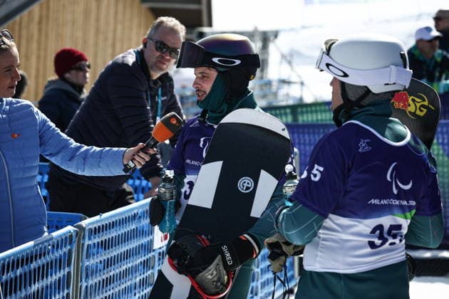 ITALY, VENETO - MARCH 8, 2026: Filipp Shebbo (C) and Dmitry Fadeyev of Russia competes talk to journalists during the men s para snowboard snowboard cross SB-LL1 event during the 2026 Winter Paralympic Games on the Olympia delle Tofane of the Tofane Alpine Skiing Centre in Cortina d Ampezzo, Province of Belluno 2026 Winter Paralympics: Para Snowboard  - ZUMAt113 20260308_zaa_t113_087 Copyright: xMikhailxTereshchenkox