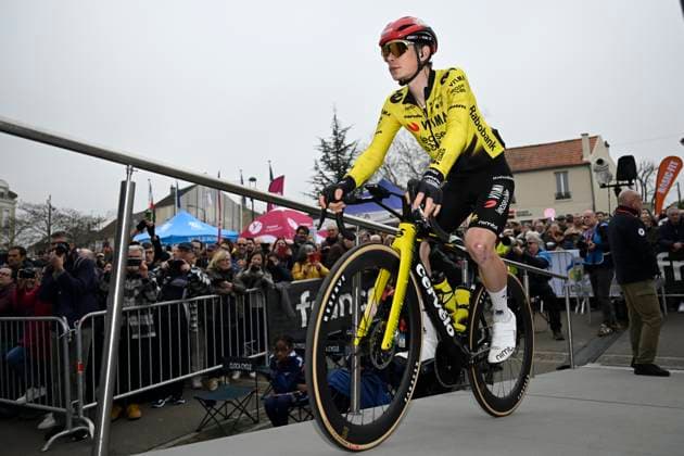 Paris Nice 2026 Stage 1 CARRIERES-SOUS-POISSY, FRANCE - MARCH 08 : Vingegaard Jonas (DEN) of Team Visma I Lease a Bike during stage 1 of the 84th edition of Paris - Nice an UCI World Tour 2.UWT cycling road race stage for Men Elite of 171.2 km with start in Acheres and finish in Carrieres-sous-Poissy on March 8, 2026 in Carrieres-sous-Poissy, France, 08 03 2026 ( Motordriver Guy De Vuyst - Carrieres-sous-Poissy France  Copyright: xNicoxVereeckenx