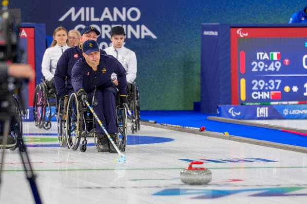 CORTINA, ITALIEN 20260308 Sveriges Viljo Pettersson Dahl och Marcus Holm under söndagens curlingmatch mixad mellan Sverige och Lettland i Paralympics pa Cortina Curling Olympic Stadium. CORTINA ITALIEN 2026 x10500x *** CORTINA, ITALY 20260308 Swedens Viljo Pettersson Dahl and Marcus Holm during Sundays mixed curling match between Sweden and Latvia in the Paralympics at Cortina Curling Olympic Stadium CORTINA ITALY 2026 x10500x  Copyright: xMagnusxLejhall ParasportxSverige xTTx PARALYMPICS 2026 CURLING