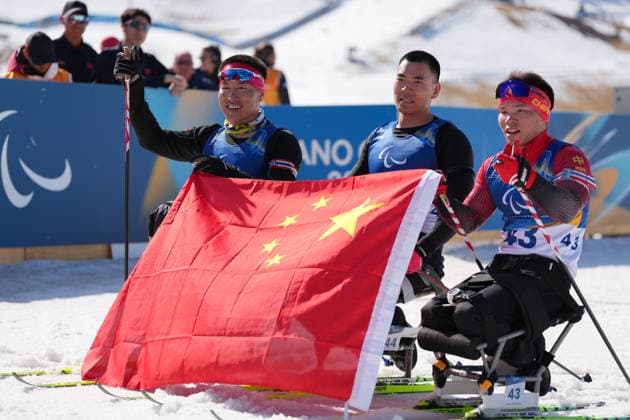(260308) -- TESERO, March 8, 2026 -- Liu Zixu (C), Mao Zhongwu (L) and Liu Mengtao of China react after the men s individual sitting final of para biathon at the Milan-Cortina 2026 Paralympic Winter games, Winterspiele,Spiele, Summer games in Tesero, Italy, March 8, 2026. ) (SP)ITALY-TESERO-PARALYMPIC WINTER GAMES-PARA BIATHLON-MEN S INDIVIDUAL SITTING LianxZhen 